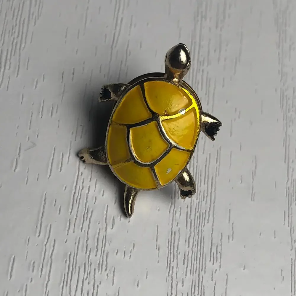 Vintage Gold Tone Yellow Tortoise Turtle Reptile Pin Brooch Ballou Reg
